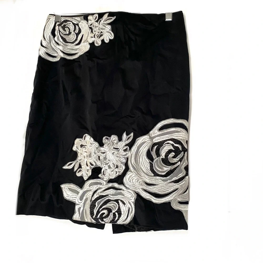 White House Black Market Embroidered Pencil Skirt Size 0 XS 3 for $30 Bundle